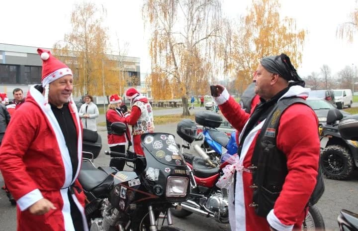 PLETERNIČKI MOTO KLUB „BULLS“: Školskoj djeci i predškolcima podijelili prigodne darove