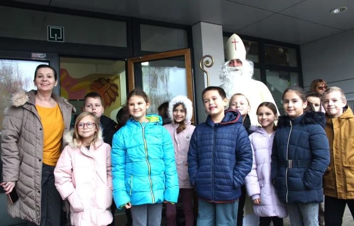 PLETERNIČKI MOTO KLUB „BULLS“: Školskoj djeci i predškolcima podijelili prigodne darove