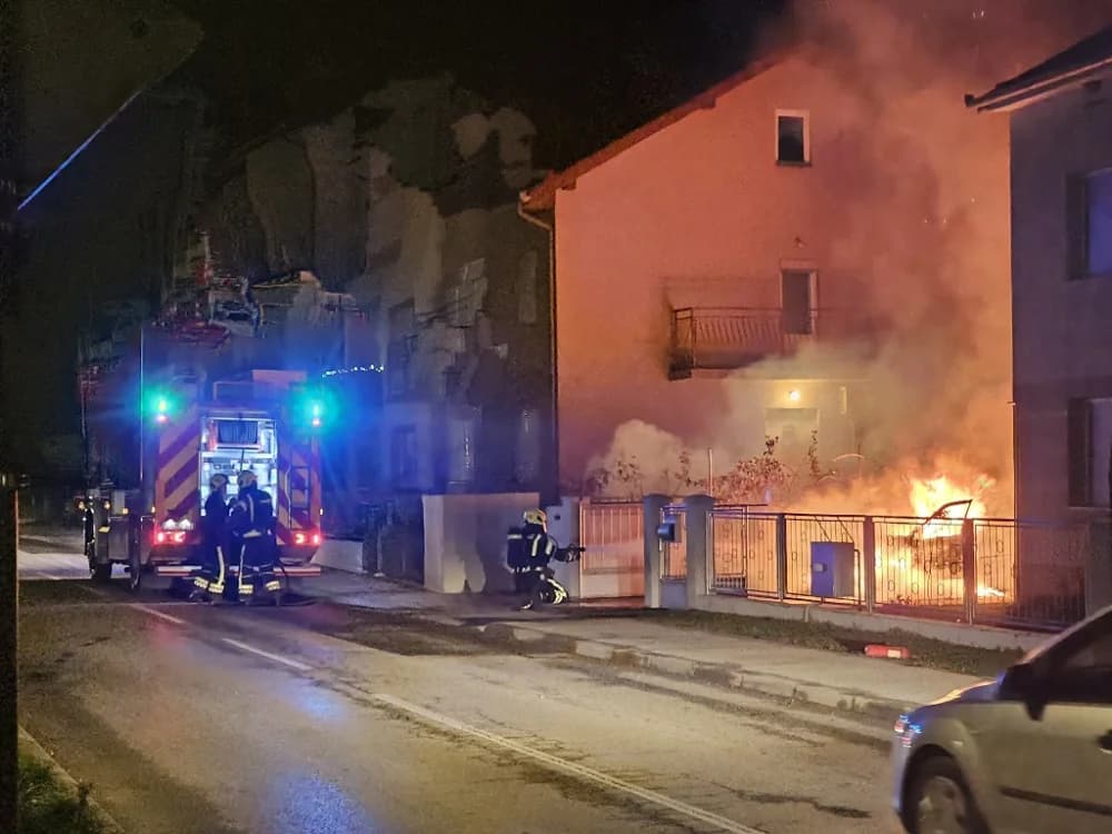Požar u Babinom viru: Zapalio se automobil
