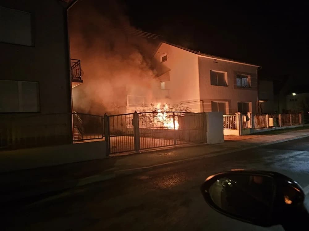 Požar u Babinom viru: Zapalio se automobil