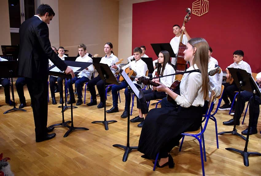 HUMANITARNI KONCERT UČENIKA POŽEŠKE GLAZBENE ŠKOLE: Glazbena čarolija za kombi požeških invalida