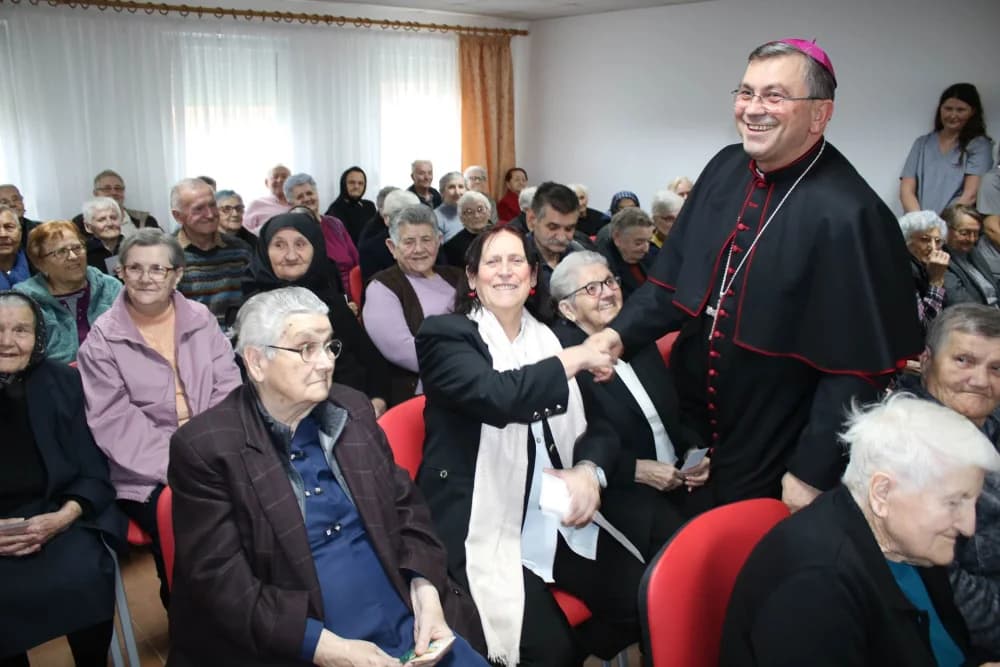 Pohod biskupa Ive Domu za starije i nemoćne osobe u Velikoj