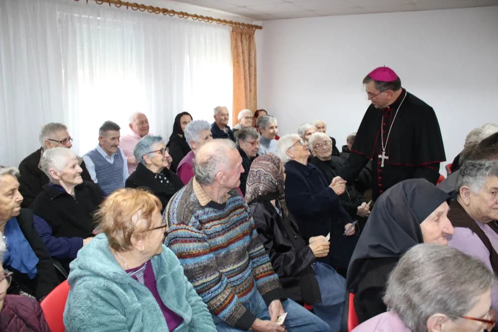 Pohod biskupa Ive Domu za starije i nemoćne osobe u Velikoj
