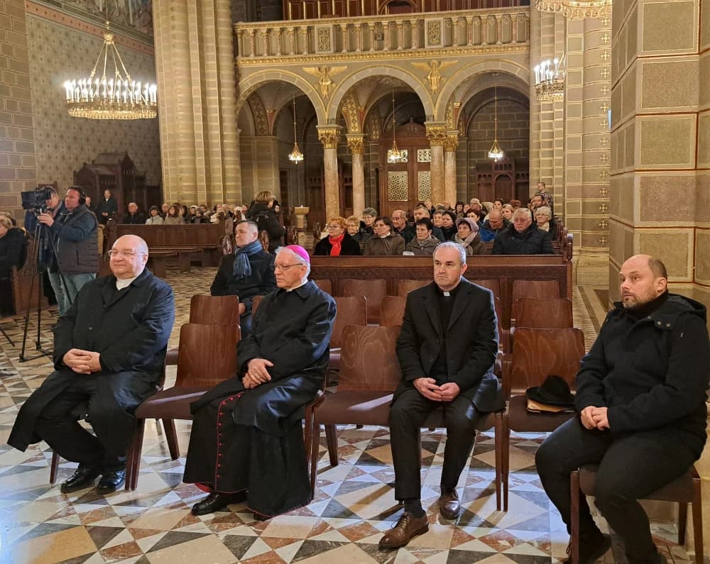Požeški pjevači LZD Vila Velebita i Požeški tamburaški orkestar održali koncert u Pečuhu