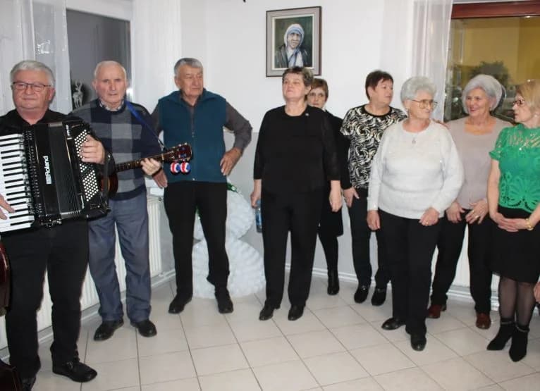 Pleternički umirovljenici posjetili Dom za starije i nemoćne osobe Baketarić u Resniku