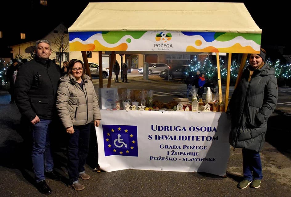 ZAPOČEO BOGAT ADVENTSKI PROGRAM U POŽEGI: Tajči i Gelo bend na početku!
