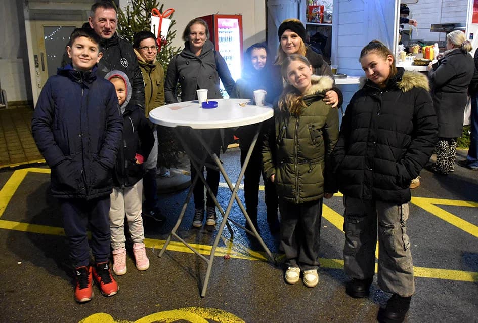 ZAPOČEO BOGAT ADVENTSKI PROGRAM U POŽEGI: Tajči i Gelo bend na početku!