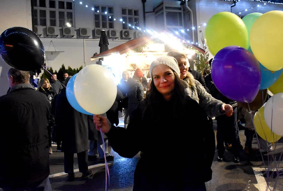 ZAPOČEO BOGAT ADVENTSKI PROGRAM U POŽEGI: Tajči i Gelo bend na početku!