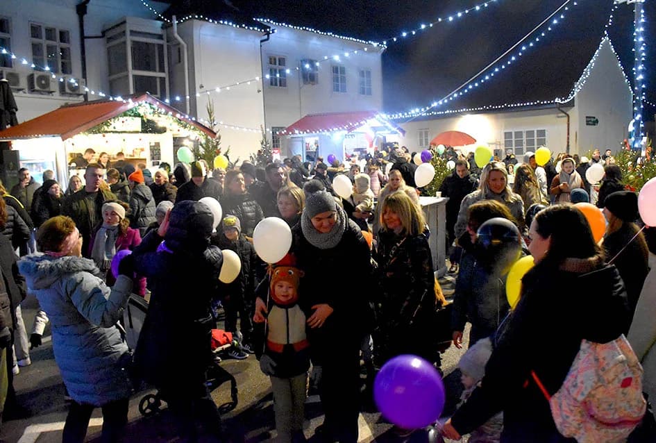 ZAPOČEO BOGAT ADVENTSKI PROGRAM U POŽEGI: Tajči i Gelo bend na početku!