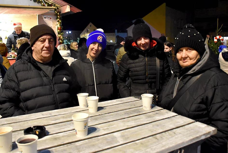 ZAPOČEO BOGAT ADVENTSKI PROGRAM U POŽEGI: Tajči i Gelo bend na početku!