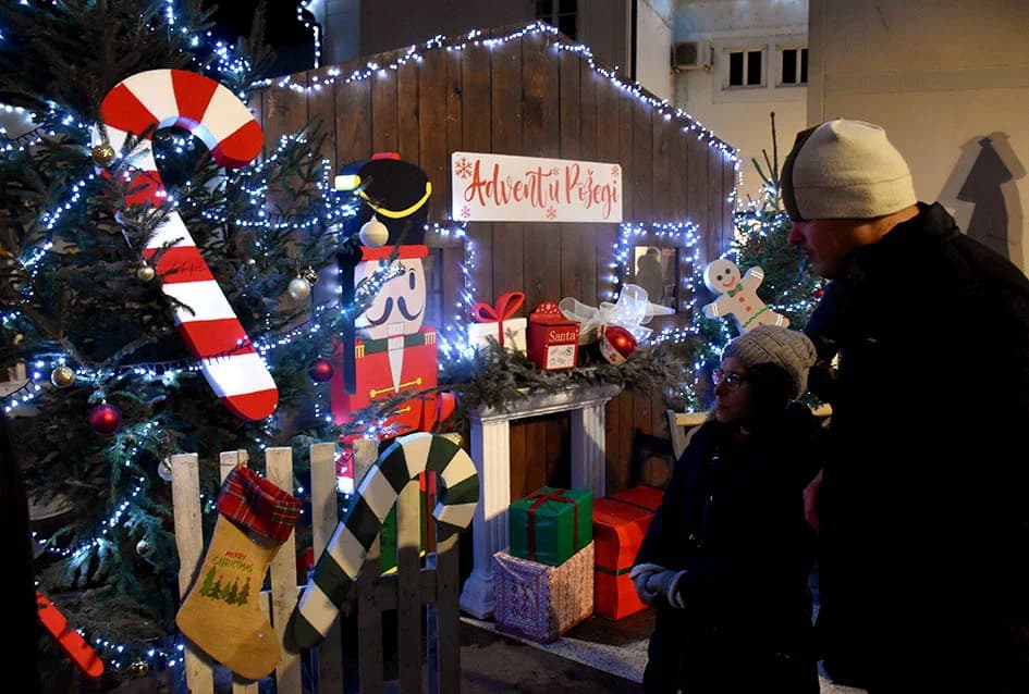 ZAPOČEO BOGAT ADVENTSKI PROGRAM U POŽEGI: Tajči i Gelo bend na početku!