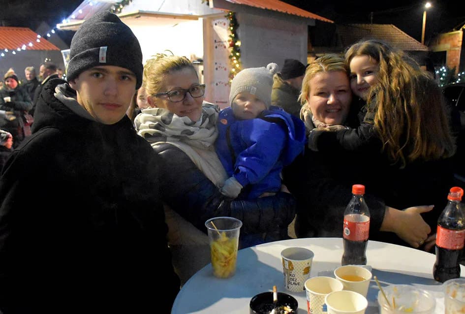 ZAPOČEO BOGAT ADVENTSKI PROGRAM U POŽEGI: Tajči i Gelo bend na početku!