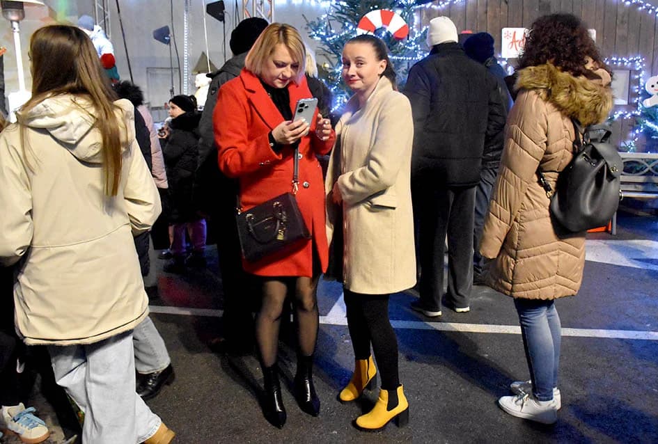 ZAPOČEO BOGAT ADVENTSKI PROGRAM U POŽEGI: Tajči i Gelo bend na početku!