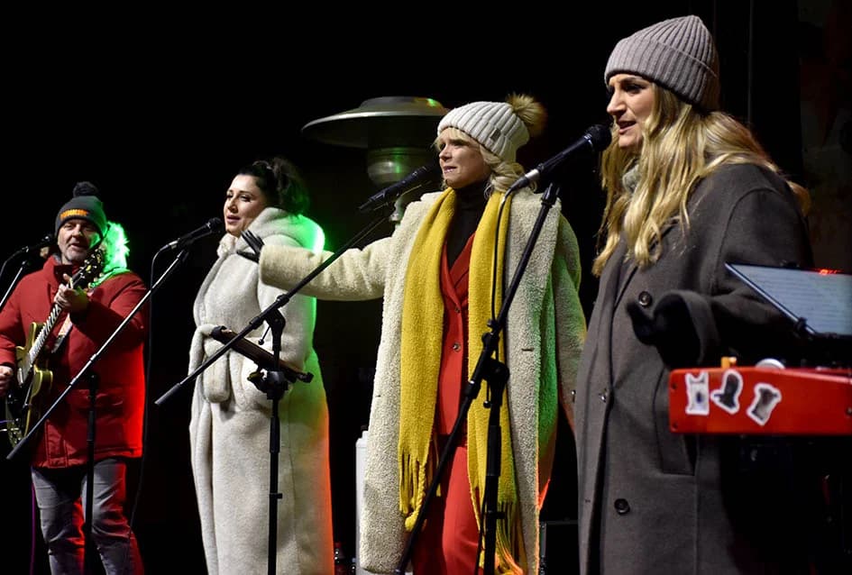 ZAPOČEO BOGAT ADVENTSKI PROGRAM U POŽEGI: Tajči i Gelo bend na početku!