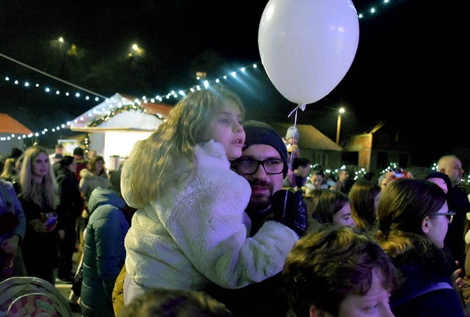 ZAPOČEO BOGAT ADVENTSKI PROGRAM U POŽEGI: Tajči i Gelo bend na početku!