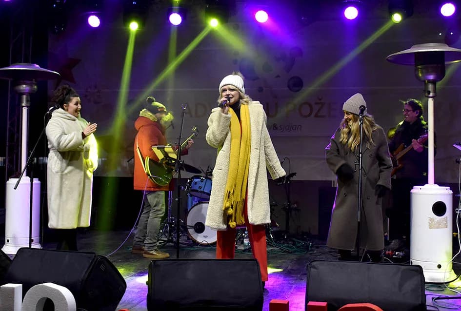 ZAPOČEO BOGAT ADVENTSKI PROGRAM U POŽEGI: Tajči i Gelo bend na početku!