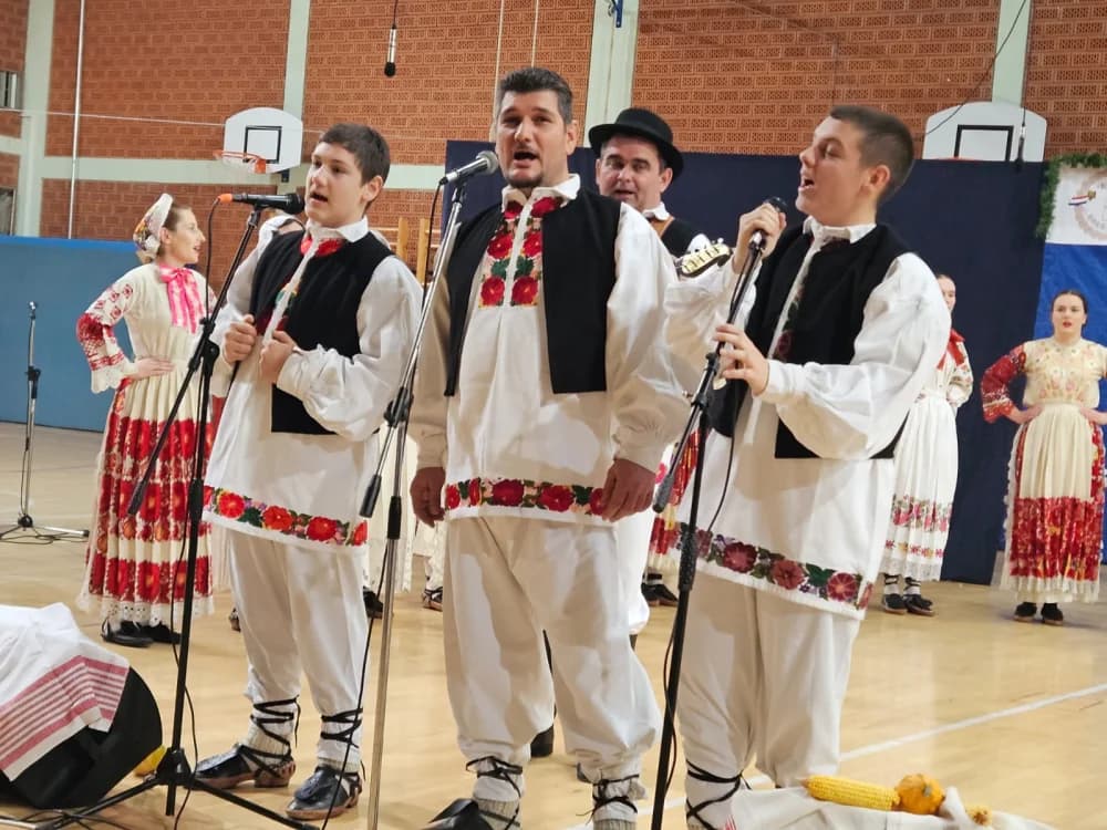 Brestovački duh blagdana uz božićne napjeve i plesove
