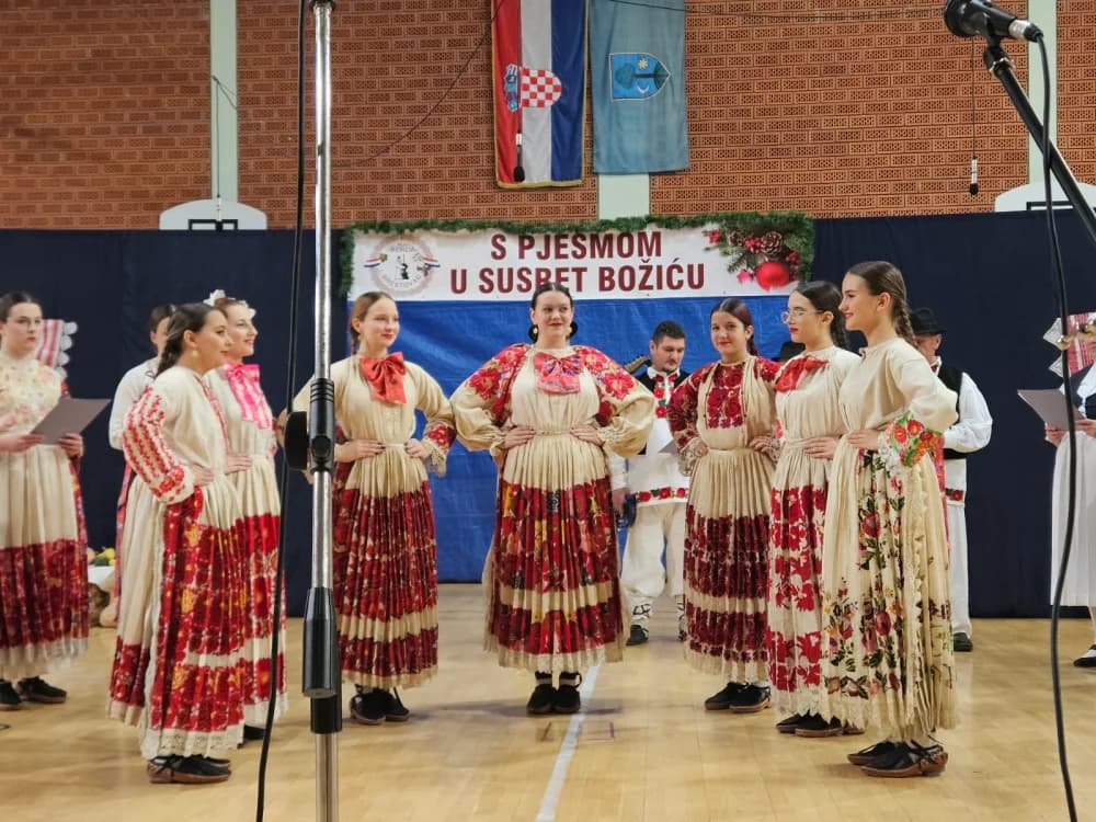 Brestovački duh blagdana uz božićne napjeve i plesove