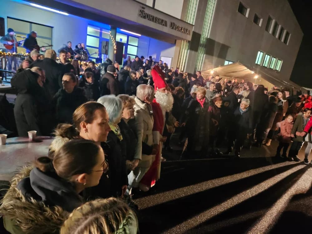 Brestovački duh blagdana uz božićne napjeve i plesove