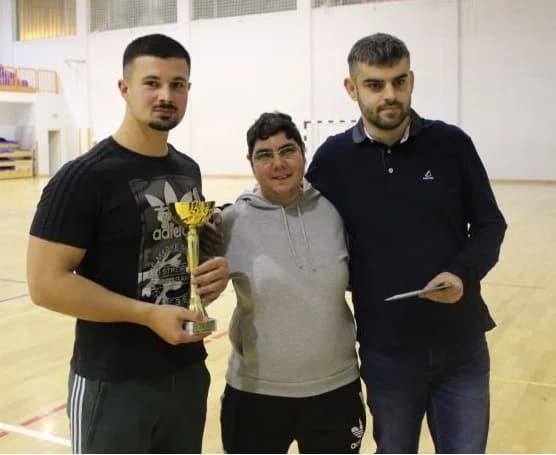 MALONOGOMETNI PLETERNIČKI TURNIR: Pobjednički pehar i vrijednu novčanu nagradu osvojio „AS Grga“