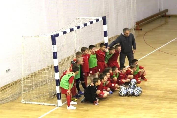 MALONOGOMETNI PLETERNIČKI TURNIR: Pobjednički pehar i vrijednu novčanu nagradu osvojio „AS Grga“