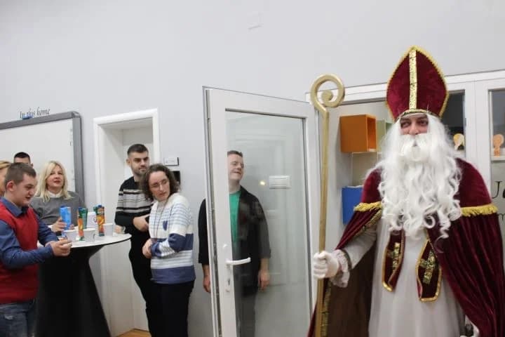 Uz podjelu darova u pleterničkoj Udruzi Osmijel prvi put organizirali božićni domjenak