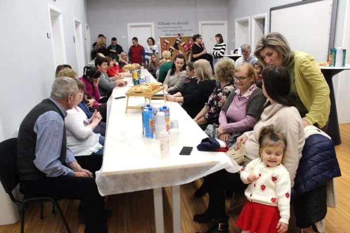 Uz podjelu darova u pleterničkoj Udruzi Osmijel prvi put organizirali božićni domjenak