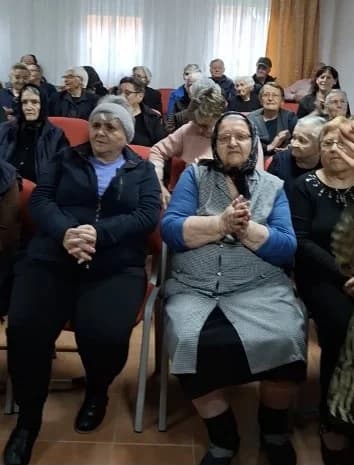 Pjevači i svirači Ledene berbe posjetili vršnjake u veličkom Domu za starije osobe