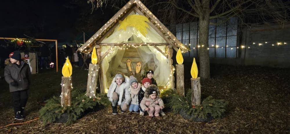 Vrtićarci pripremili Advent u Alilovcima sa brojnim posjetiteljima