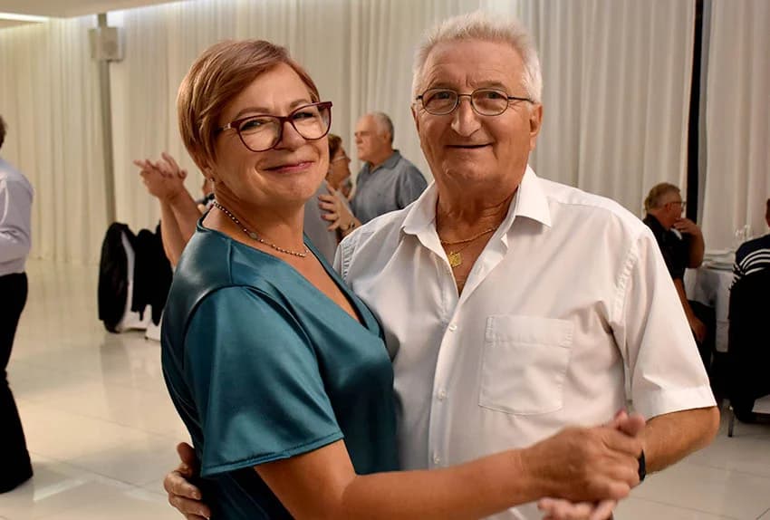 Uz umirovljenike na zabavama sve više mlađih /FOTO/