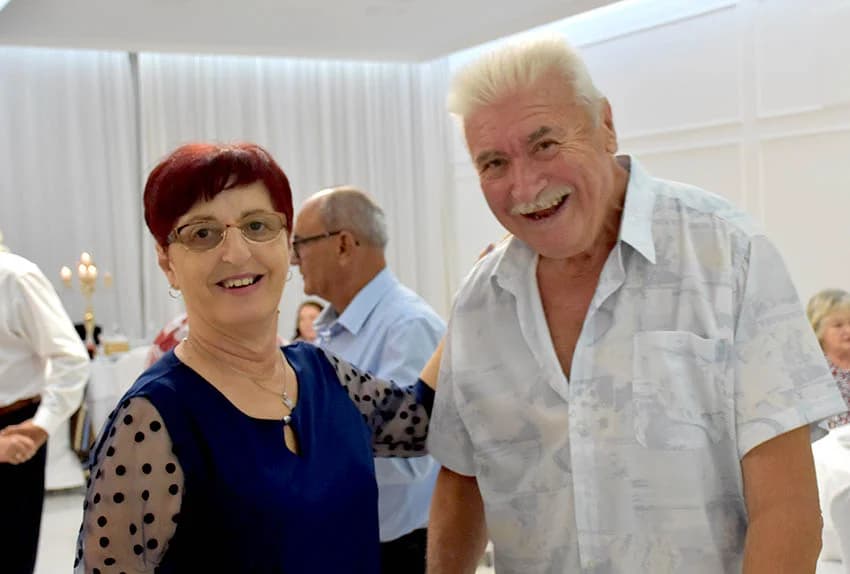 Uz umirovljenike na zabavama sve više mlađih /FOTO/