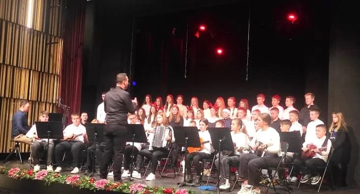 GLAZBENA ŠKOLA POŽEGA: Božićni koncert učenika Područnog odjeljenja Pleternica
