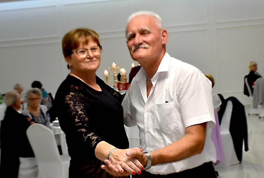 Uz umirovljenike na zabavama sve više mlađih /FOTO/