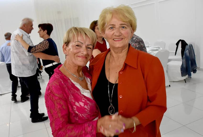 Uz umirovljenike na zabavama sve više mlađih /FOTO/