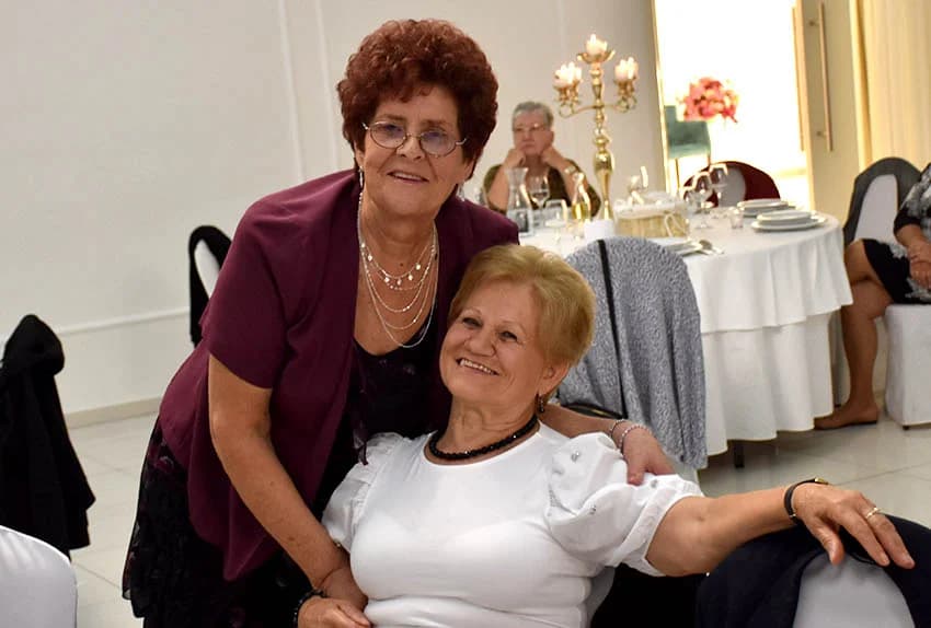 Uz umirovljenike na zabavama sve više mlađih /FOTO/