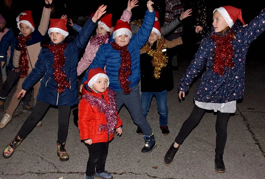 NEŠTO POSEBNO I PRVI PUTA - ODRŽAN ADVENT U DOMU ZA ODRASLE OSOBE LJESKOVICA: Osjetili radost Božića i toplinu obiteljskog doma