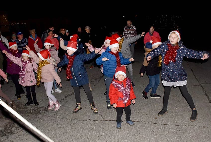 NEŠTO POSEBNO I PRVI PUTA - ODRŽAN ADVENT U DOMU ZA ODRASLE OSOBE LJESKOVICA: Osjetili radost Božića i toplinu obiteljskog doma