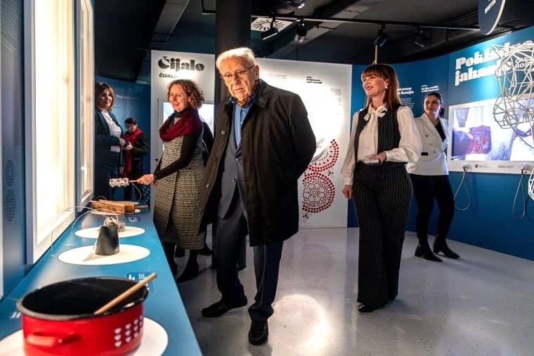 Ministrica kulture Nina Obuljen Koržinek u Pleternici posjetila Muzej bećarca i Knjižnicu