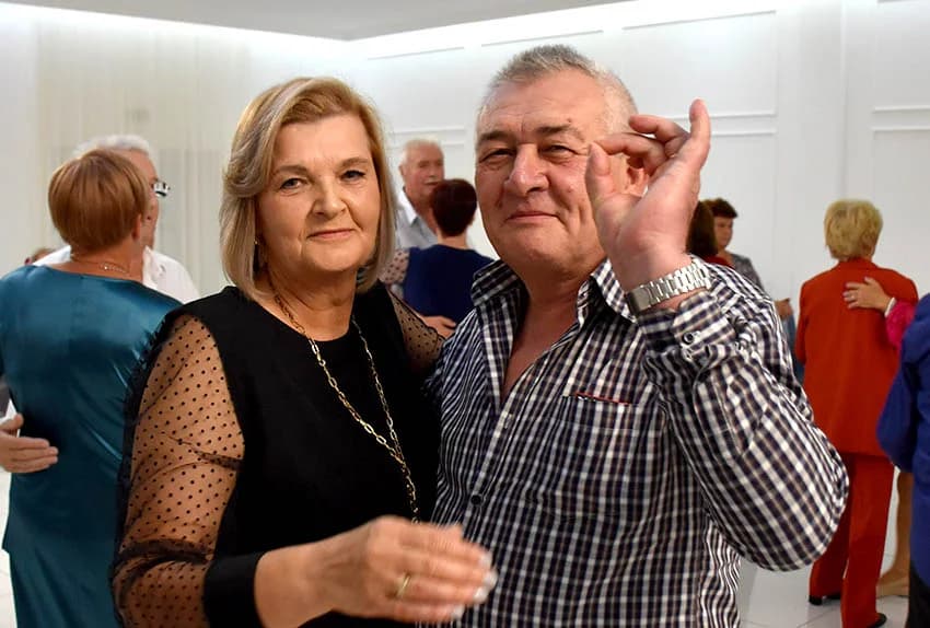 Uz umirovljenike na zabavama sve više mlađih /FOTO/