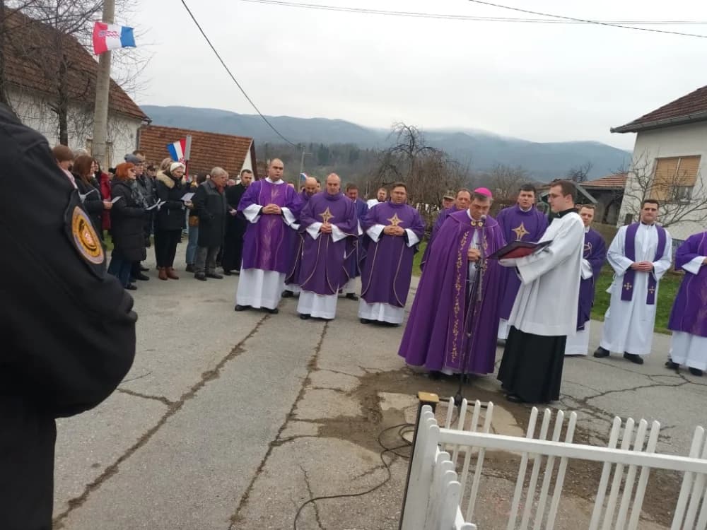 Dvije udruge iz požeškog kraja zajedno odale počast voćinskim žrtvama