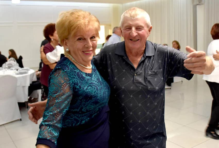 Uz umirovljenike na zabavama sve više mlađih /FOTO/
