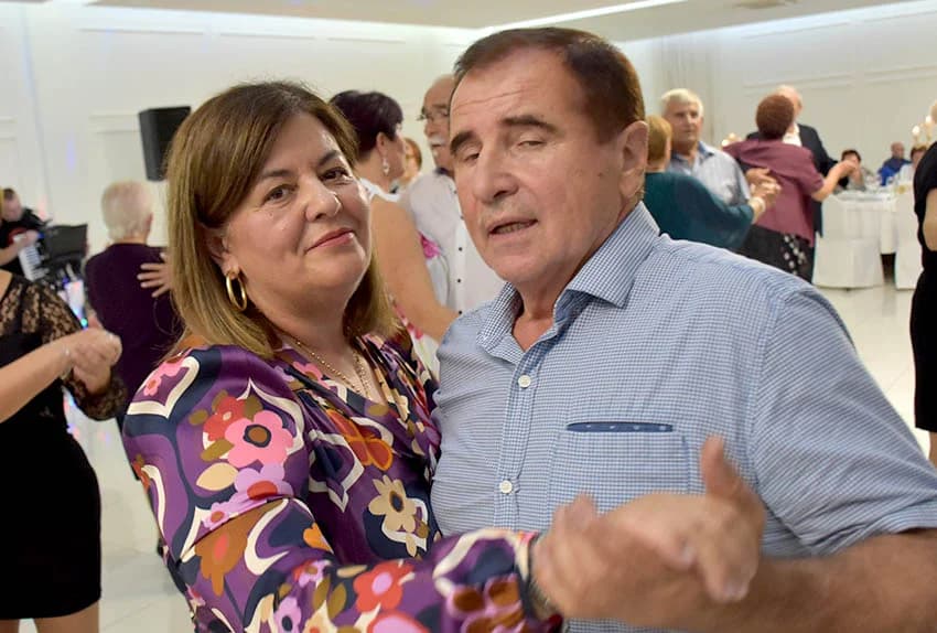 Uz umirovljenike na zabavama sve više mlađih /FOTO/