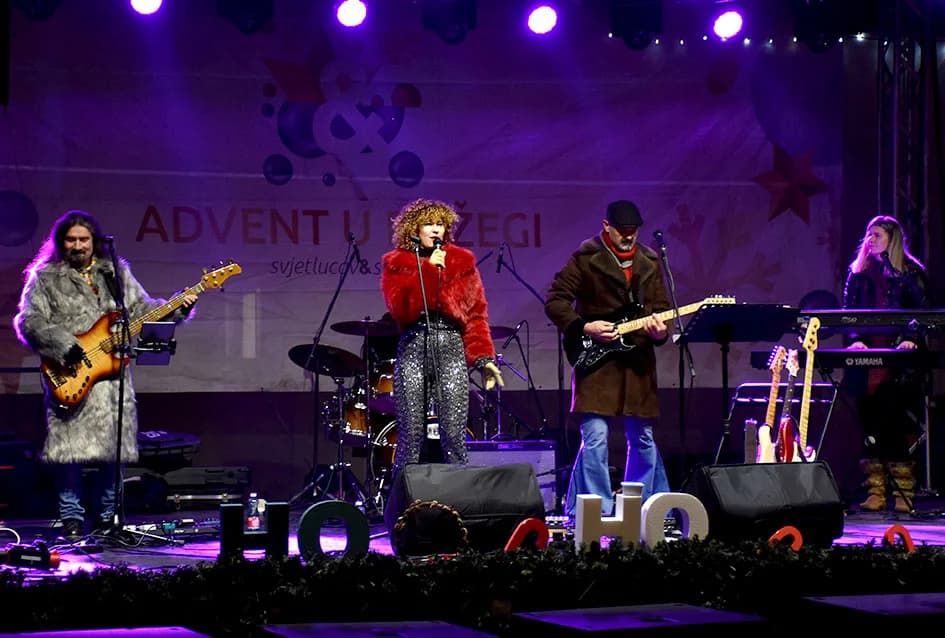 Fun key oduševio posjetitelje Adventa u Požegi-slijede nastup Psihomodo popa i koncert za udrugu invalida