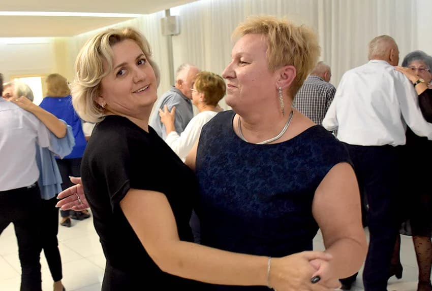 Uz umirovljenike na zabavama sve više mlađih /FOTO/