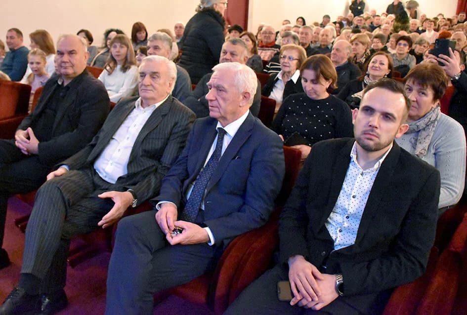ODRŽAN ADVENTSKI KONCERT GLAZBENOG DRUŠTVA “VILA VELEBITA” IZ  POŽEGE: Prvorazredni glazbeni događaj