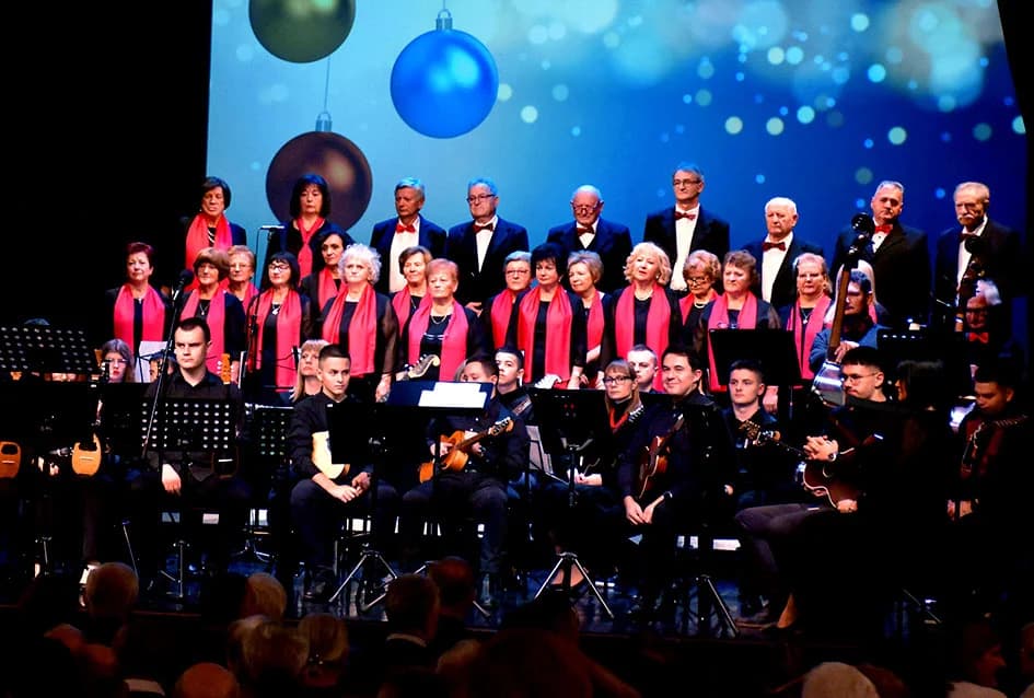 ODRŽAN ADVENTSKI KONCERT GLAZBENOG DRUŠTVA “VILA VELEBITA” IZ  POŽEGE: Prvorazredni glazbeni događaj
