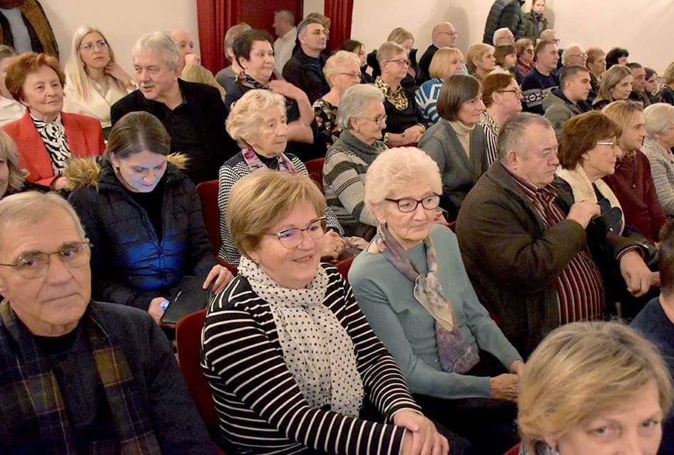 ODRŽAN ADVENTSKI KONCERT GLAZBENOG DRUŠTVA “VILA VELEBITA” IZ  POŽEGE: Prvorazredni glazbeni događaj