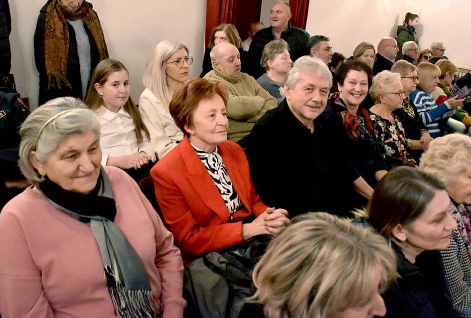 ODRŽAN ADVENTSKI KONCERT GLAZBENOG DRUŠTVA “VILA VELEBITA” IZ  POŽEGE: Prvorazredni glazbeni događaj