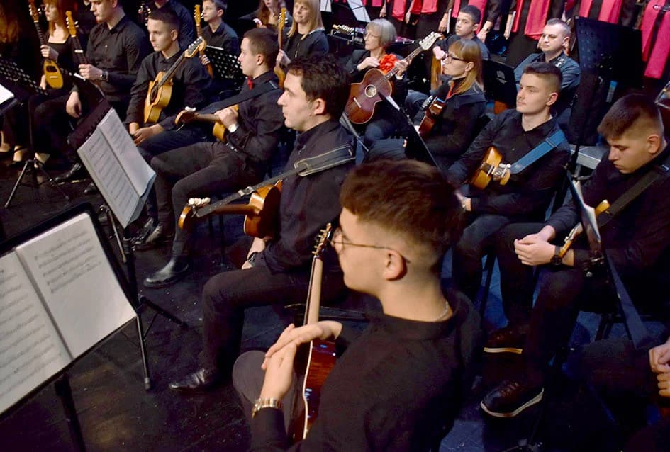 ODRŽAN ADVENTSKI KONCERT GLAZBENOG DRUŠTVA “VILA VELEBITA” IZ  POŽEGE: Prvorazredni glazbeni događaj