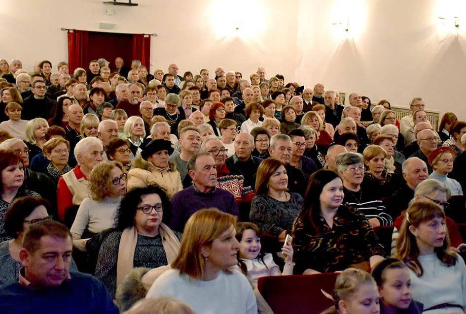 ODRŽAN ADVENTSKI KONCERT GLAZBENOG DRUŠTVA “VILA VELEBITA” IZ  POŽEGE: Prvorazredni glazbeni događaj